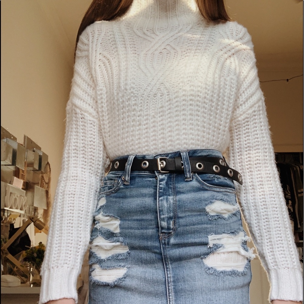 AE CABLE KNIT SWEATER